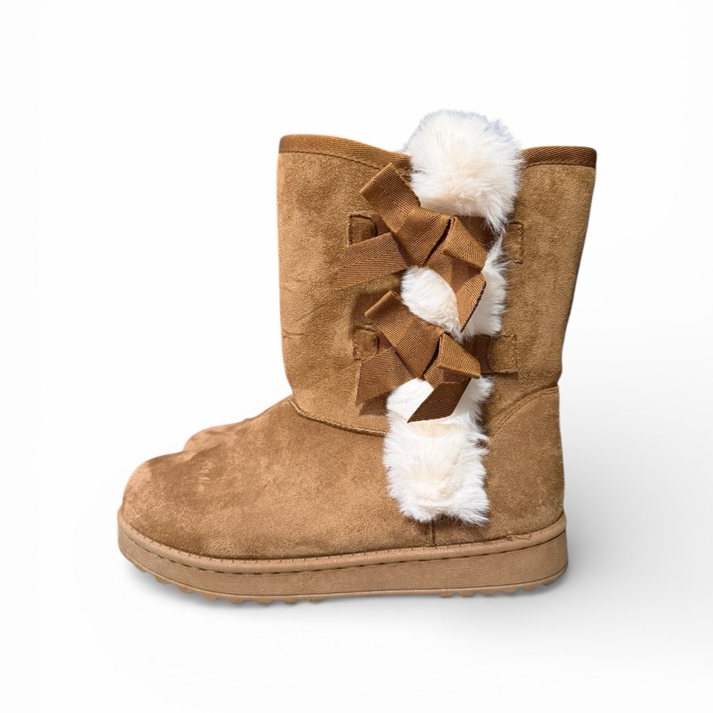 7.5 used Brown Suede Boots with Bows and Fur